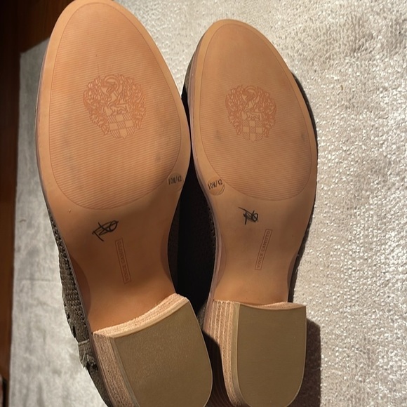 Vince Camuto Suede Ankle Booties. NWOT - Picture 5 of 6